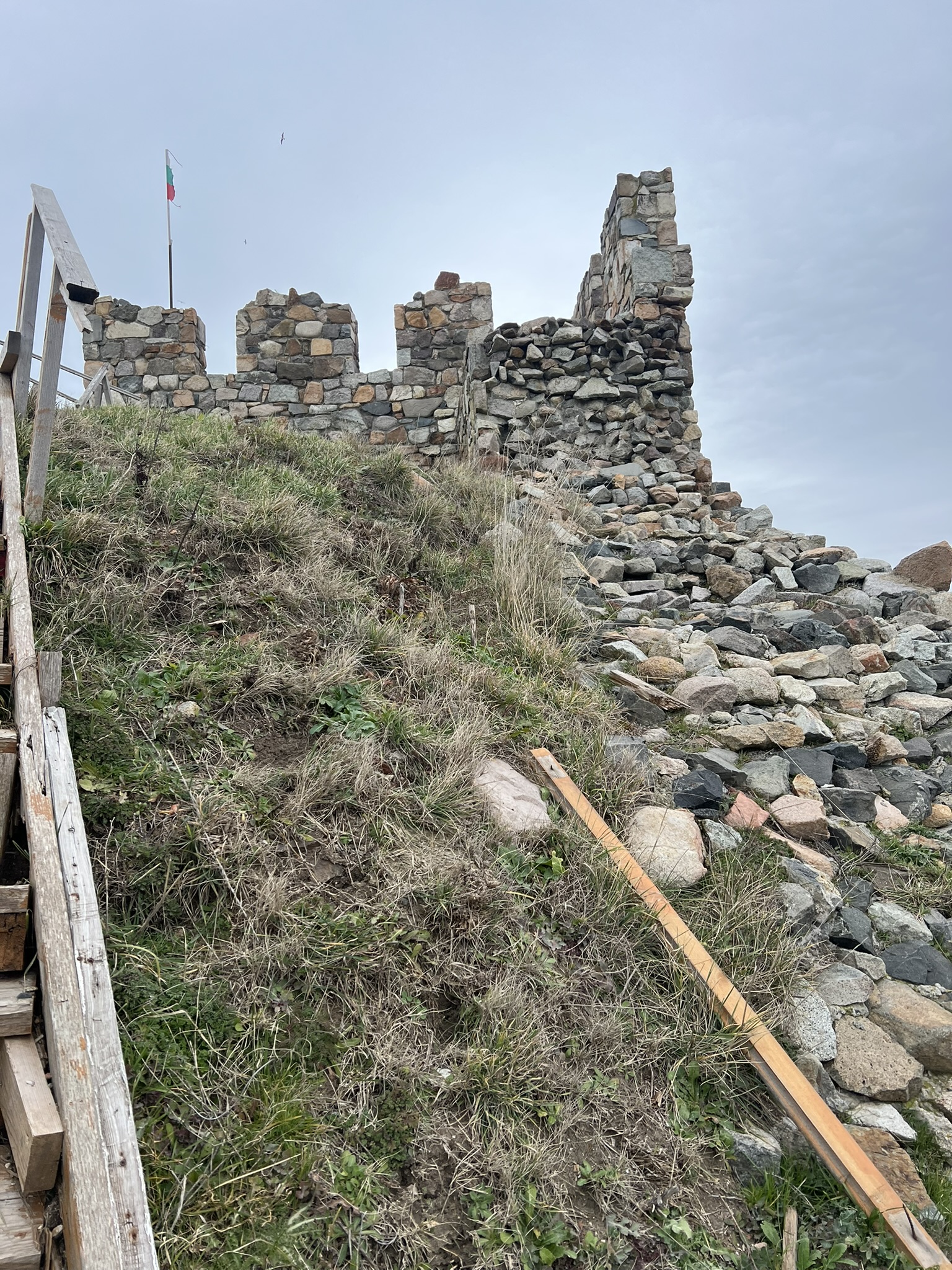 Тропинка на мысе Акра